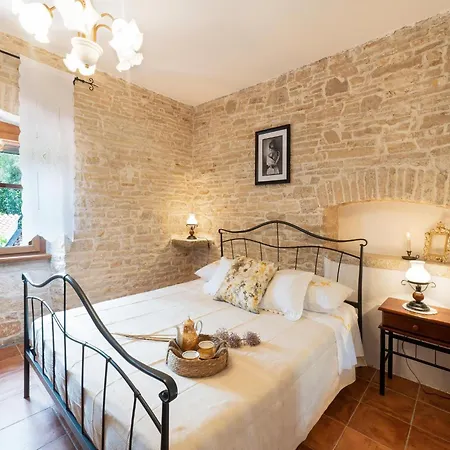 펜션 Charming With Private Garden & Bbq Barban