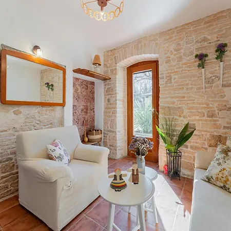 Charming With Private Garden & Bbq Barban