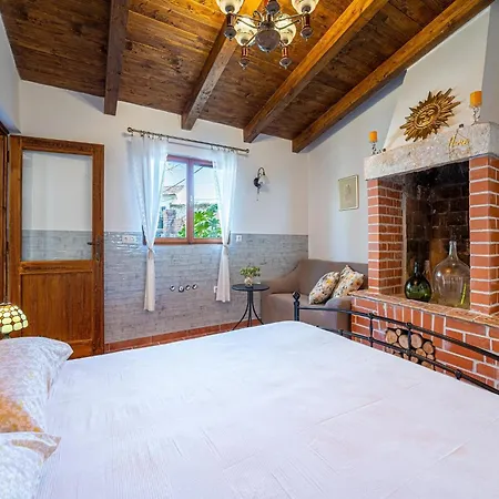 Charming With Private Garden & Bbq Ferienhaus Barban
