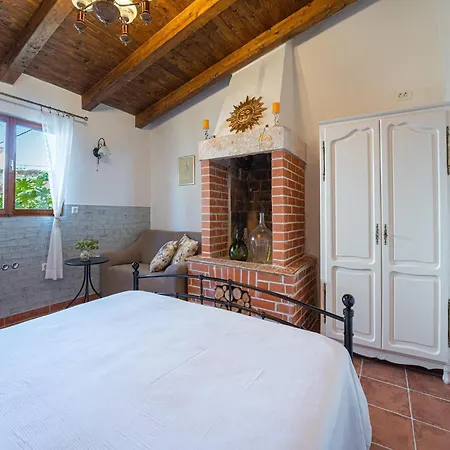 Charming With Private Garden & Bbq Barban