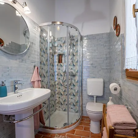 Ferienhaus Charming With Private Garden & Bbq
