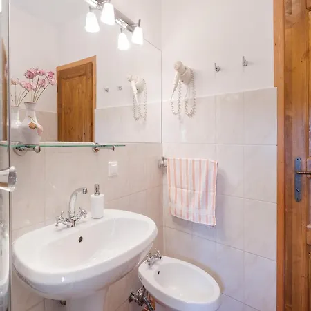 Ferienhaus Charming With Private Garden & Bbq