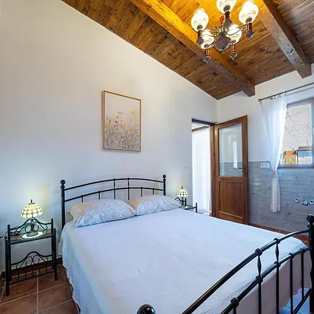 Holiday home Charming With Private Garden & Bbq *