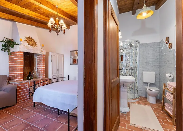 Charming With Private Garden & Bbq